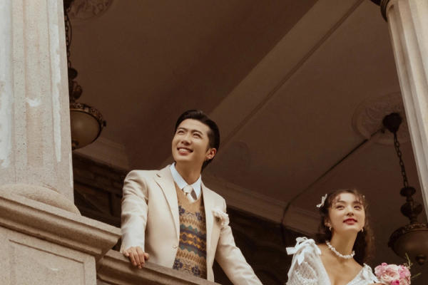 《风格任选  服装不分亲区》婚纱照 一价全包婚纱摄影