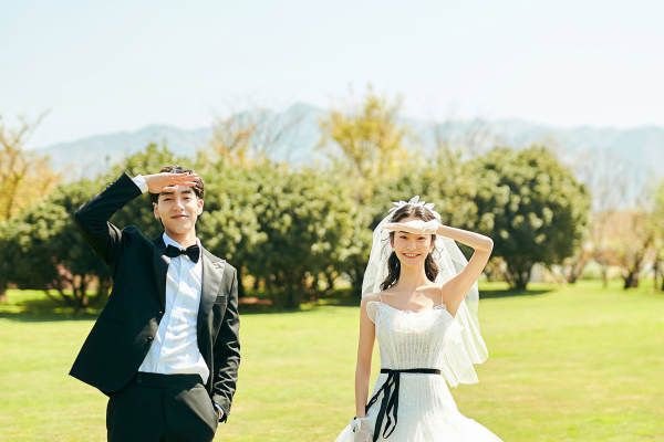 超治愈的草坪婚纱照~坠入森系的心动陷阱