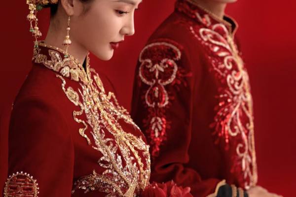 父母都夸赞的室内中式婚纱照