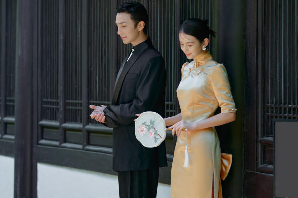 【风格任选】浪漫城市旅拍婚纱照+送婚纱+底片全送