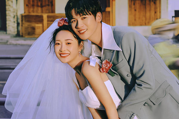 拍出与众不同的婚纱照 时尚街拍婚纱照！