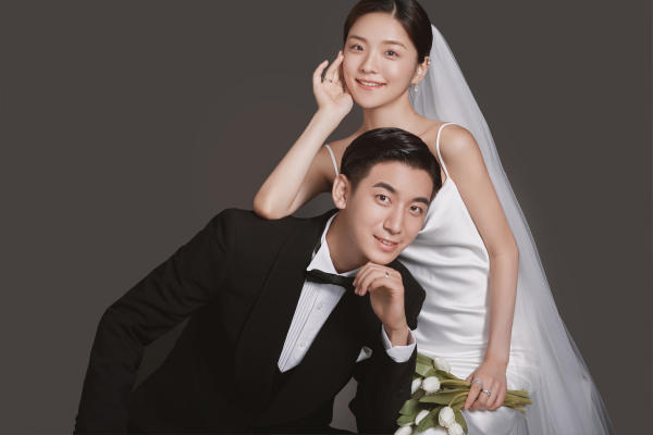 UM丨告白系列丨精修18张丨2服2造丨婚纱摄影