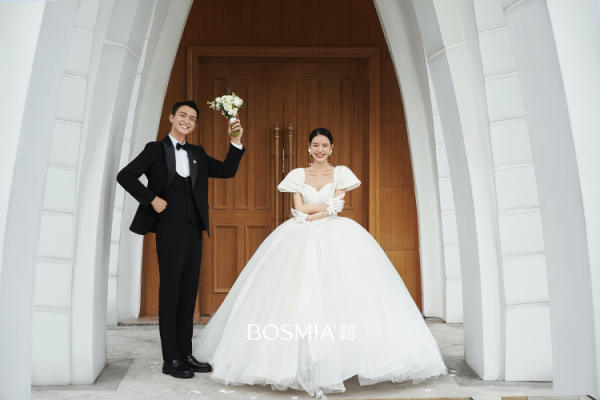 【国韵东方】手绣华服/匠心定制婚纱照+预约送大礼