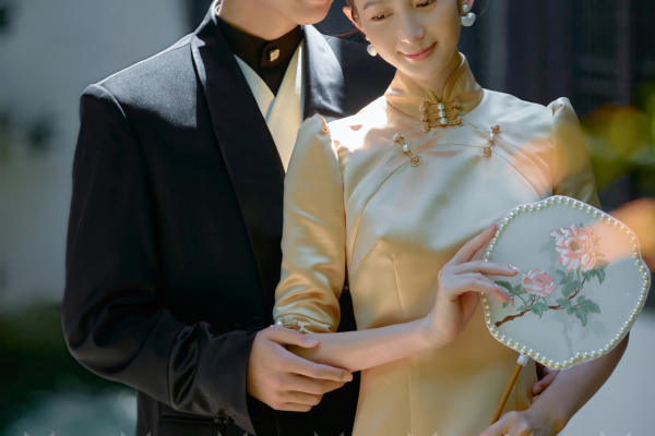 【风格任选】浪漫城市旅拍婚纱照+送婚纱+底片全送