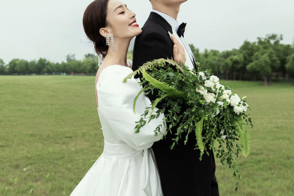 性价比套系+轻旅拍+英伦风婚纱照拍摄