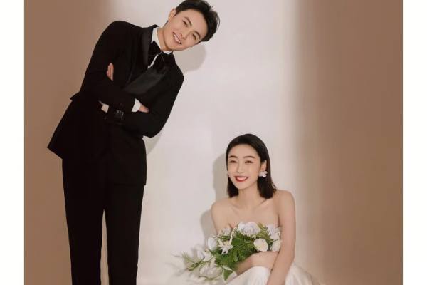 简约室内婚纱照