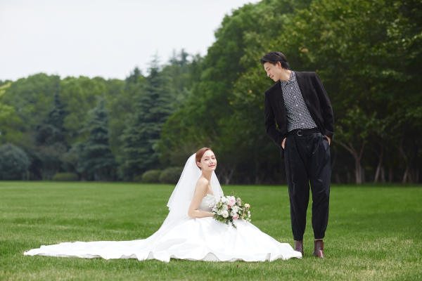 「草坪婚纱照」定制故事感婚纱照