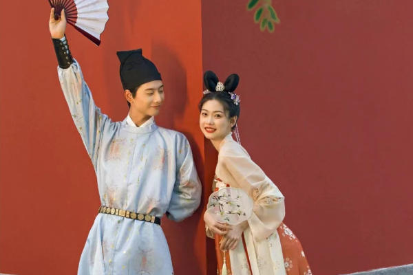 【爆款ins风】婚纱摄影+总监已对一拍摄+十服十造