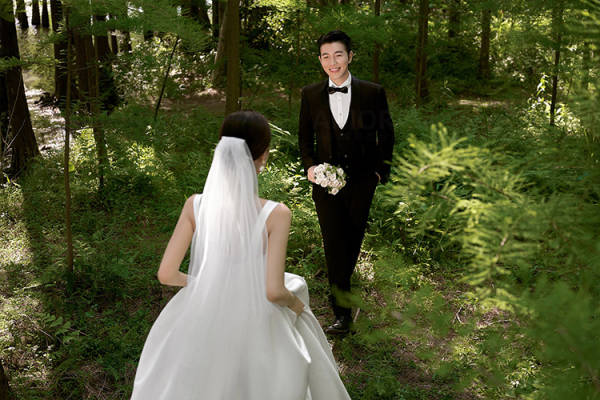 【品质套系】精修50张+不满意重拍+婚纱摄影