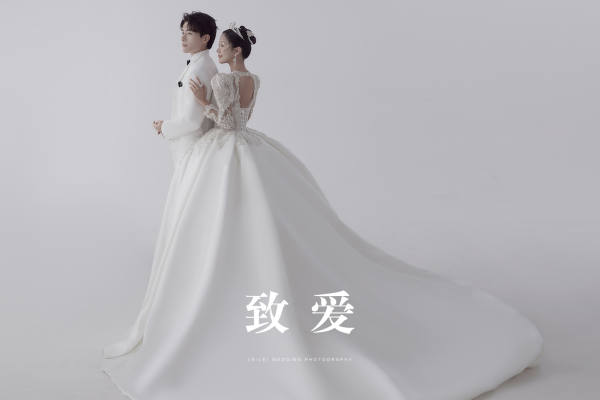 老公喜欢的极简婚纱照，拍完我也爱不释手‼️