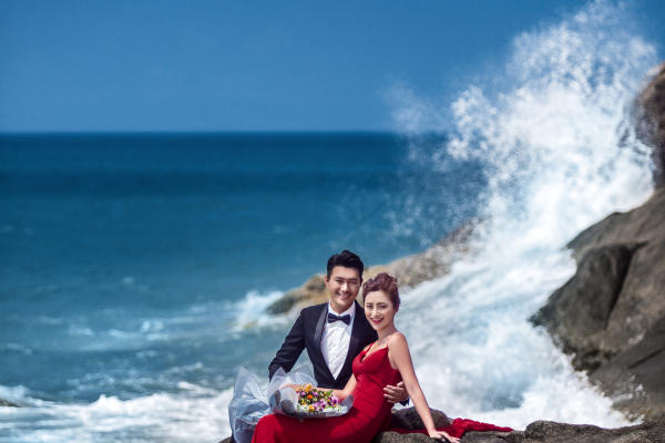《让我们穿着婚纱浪漫旅行》