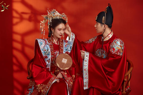 【岸芷汀兰婚纱摄影】拍了心心念念的中式汉服婚纱照 长辈们猛夸