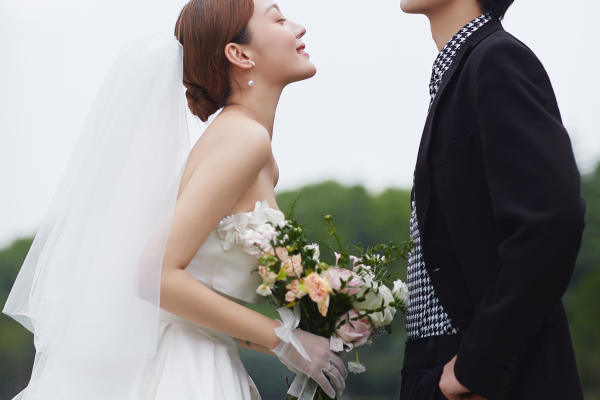 「草坪婚纱照」定制故事感婚纱照