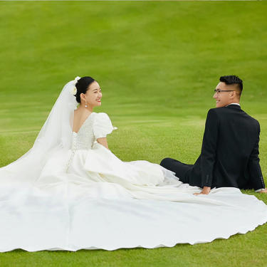 春夏秋皆可拍出的草坪婚礼婚纱照