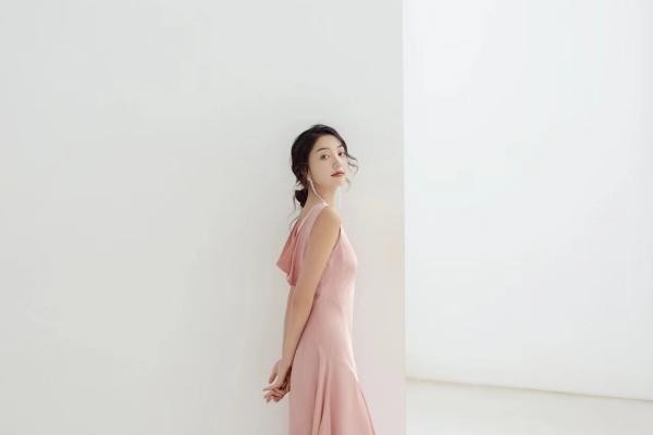 《风格任选  服装不分亲区》婚纱照 一价全包婚纱摄影