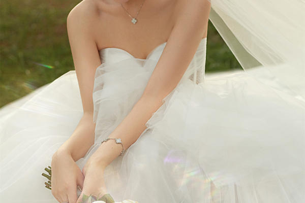 桂林婚纱套餐（包车费+全新婚纱）