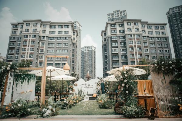 白色户外婚礼