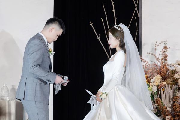 手牵手婚礼定制 | 高级感极简秀场风婚礼