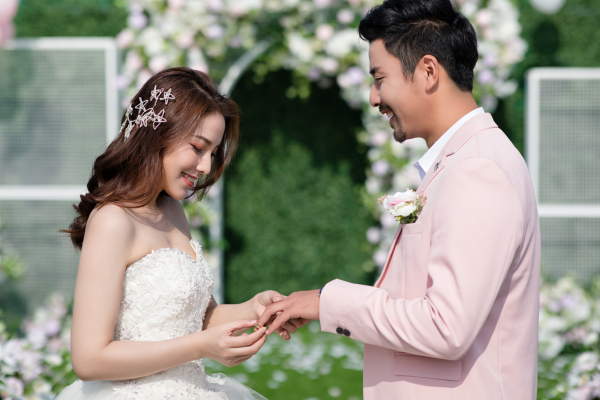 唯美草坪婚礼