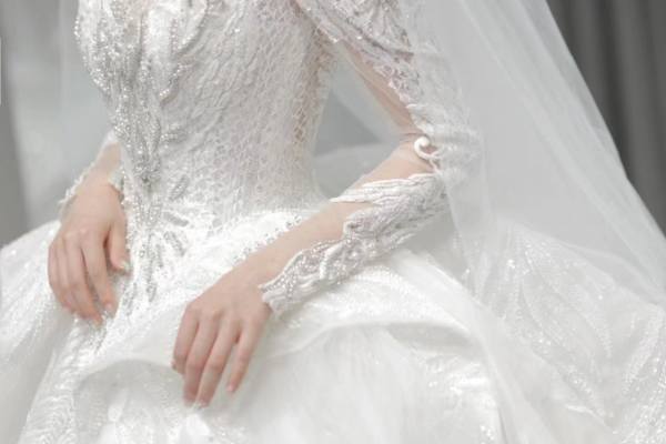 若梵重工蕾丝宫廷风婚纱3080元