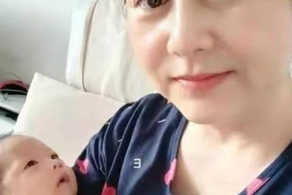 安倍儿金牌月嫂：贴心服务感动宝妈，下户后对她恋恋不舍