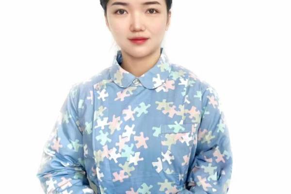 中级住家育儿嫂