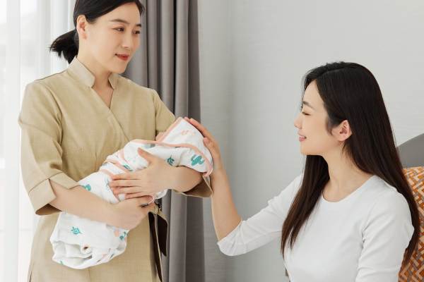 初级月嫂