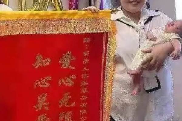 安倍儿优秀月嫂:尽职尽责赢得客户认可，下户后对她连竖大拇指