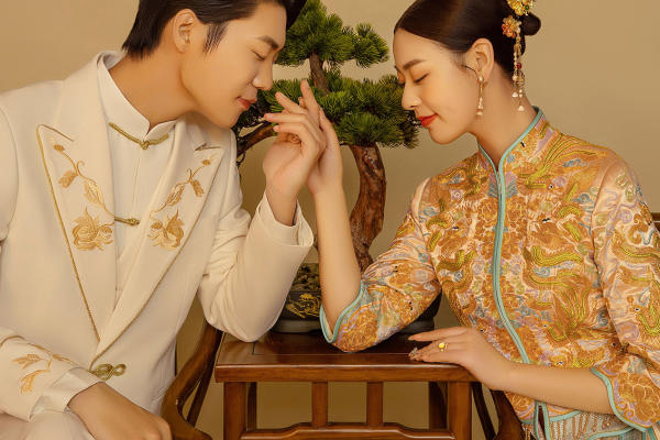 金色秀禾服~端庄大气的中式婚纱