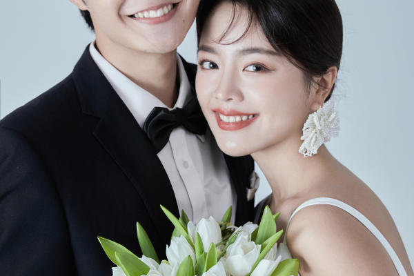 「情书」赋予婚纱照真实的情感流露，定格浪漫瞬间