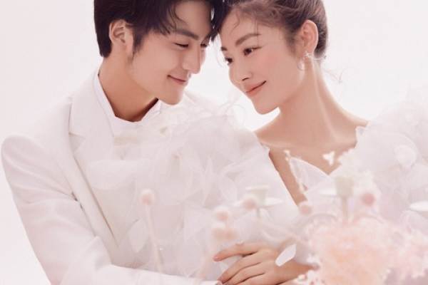 UM丨告白系列丨精修18张丨2服2造丨婚纱摄影