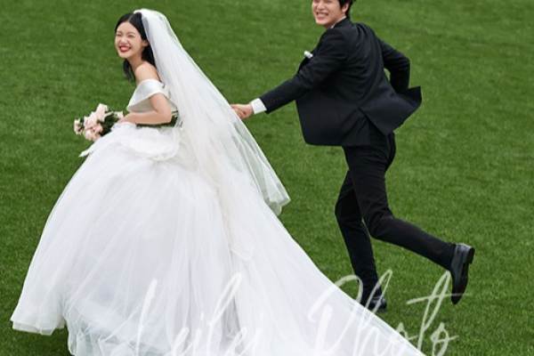 【草坪婚纱照】8服8造+场景服装任选丨婚纱照