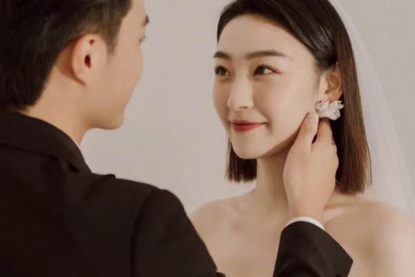 简约室内婚纱照