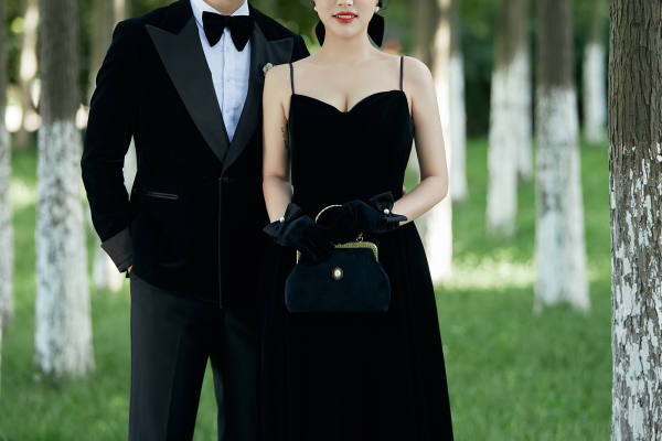 我的黑色森系电影感婚纱照森系赫本风