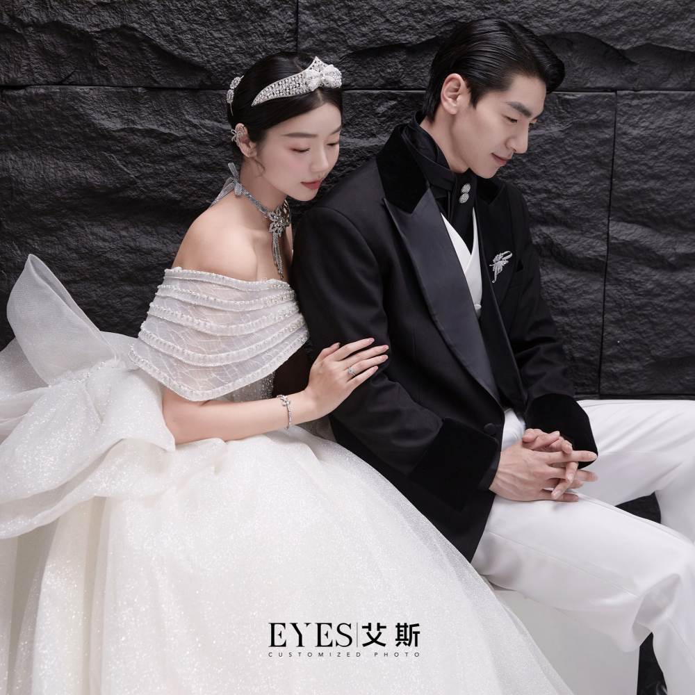 EYES艾斯婚纱摄影原创品牌店