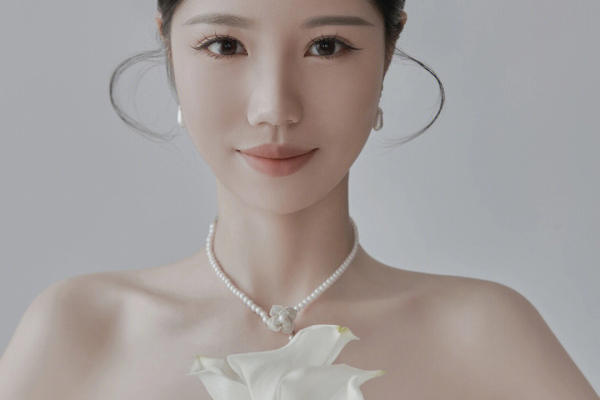 值得永远珍藏的室内高级主纱婚纱照