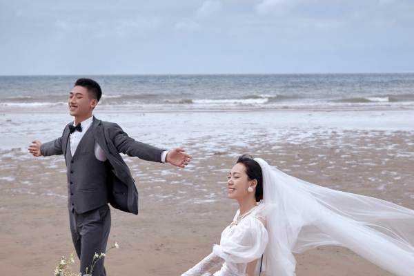 与你一起漫步在沙滩上倾听海浪的声音
