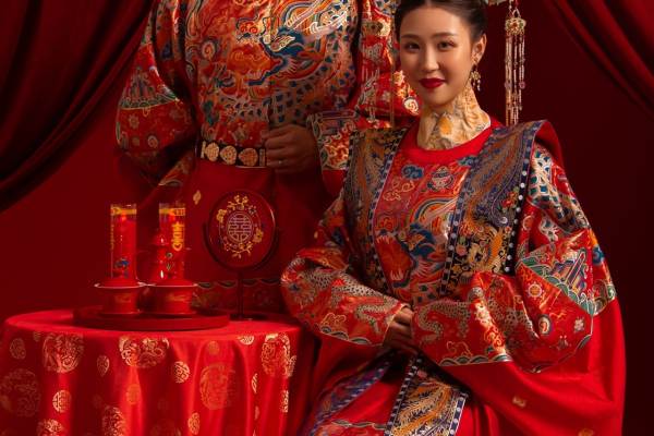 乌鲁木齐汉服婚纱照|凤冠霞帔