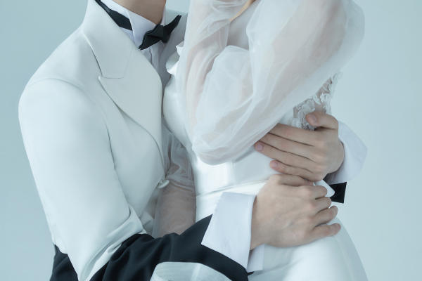 今日客片：情绪极简婚纱照，是心动啊