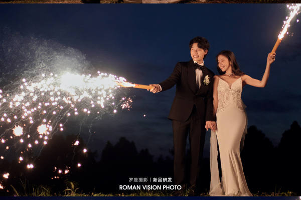 坠入夜色的夜景烟花婚纱照丨这就是人间浪漫
