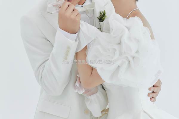 一价全包·跟妆+跟拍+MV+高端婚纱秀禾免租