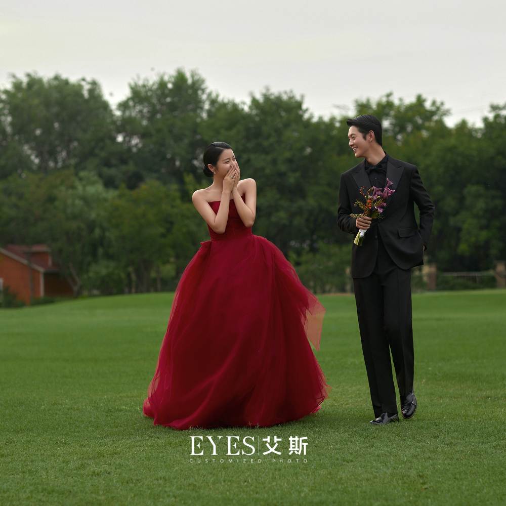 EYES艾斯婚纱摄影原创品牌店