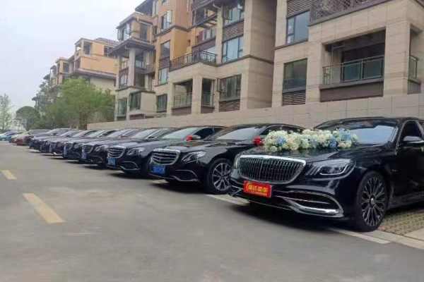 迈巴赫+奔驰E300L