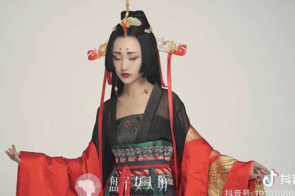 盘子女人坊婚纱摄影