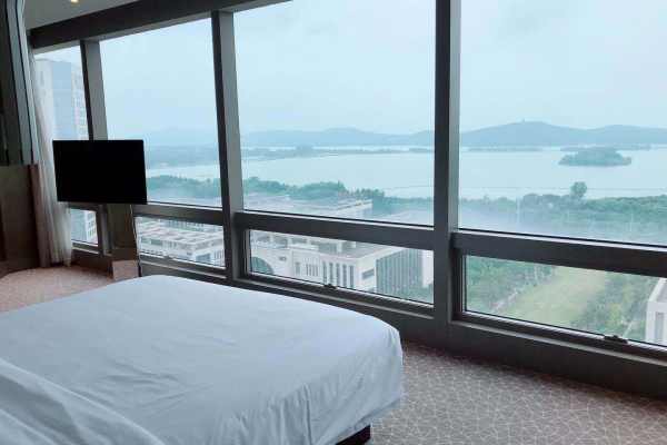 88800元【湖景精致大套间全程一对一】